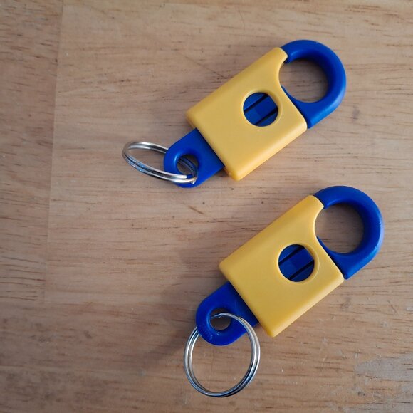 2x Vintage Blockbuster Video Keychains + Vintage Surge Keychain - Picture 3 of 5